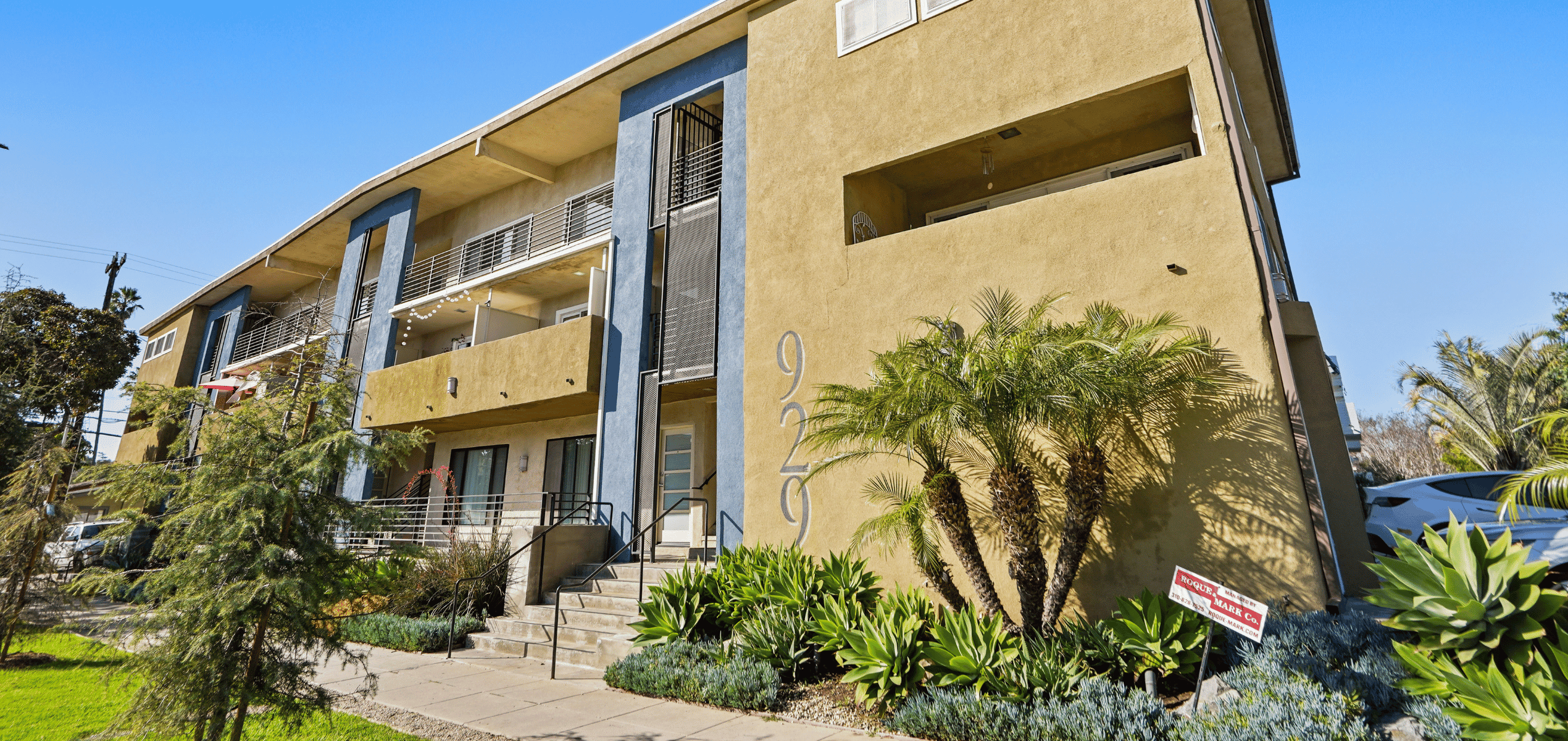 Front of 929 Idaho, a multifamily property in Santa Monica