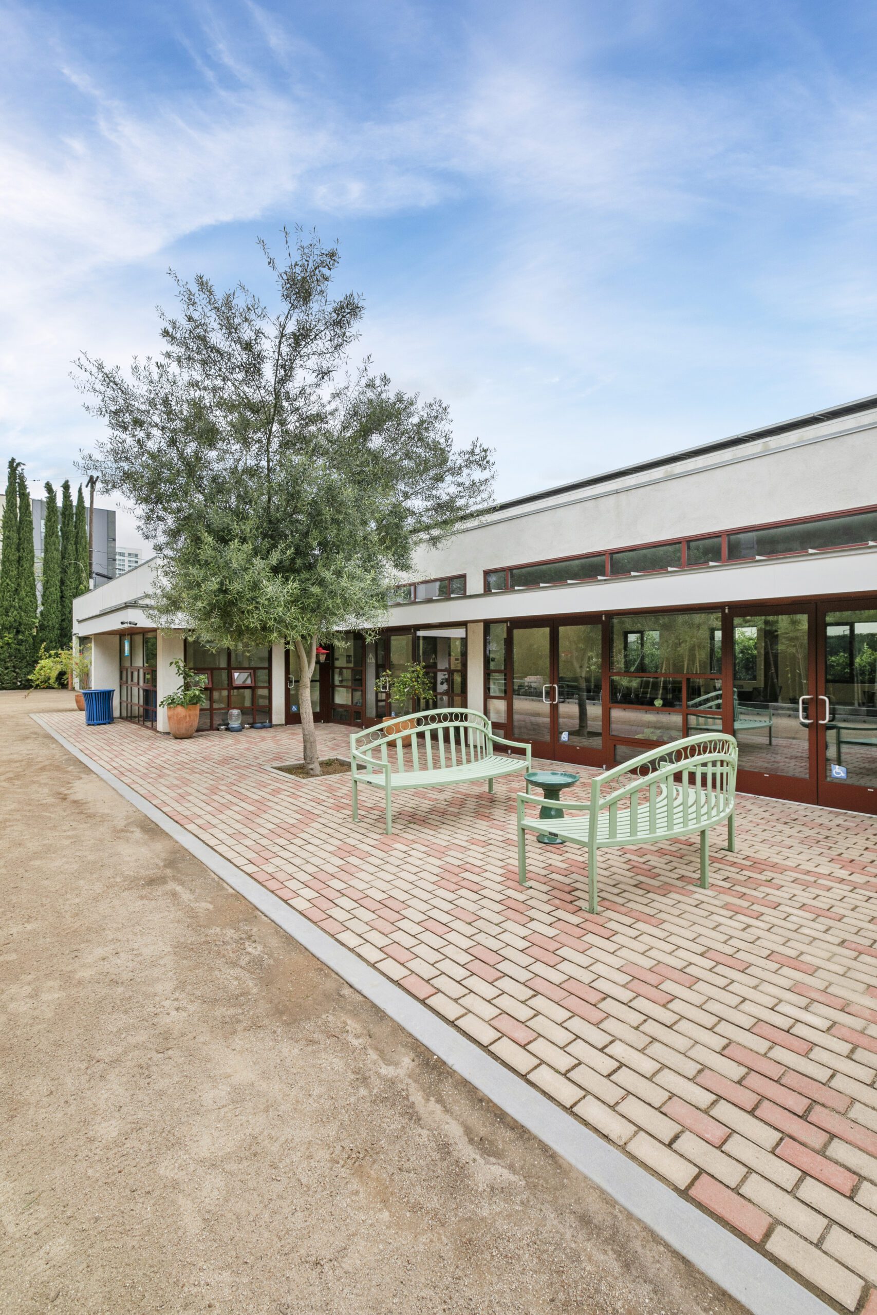 Exterior photo of the courtyard of 1741 Cherokee, a office campus in prime Hollywood.