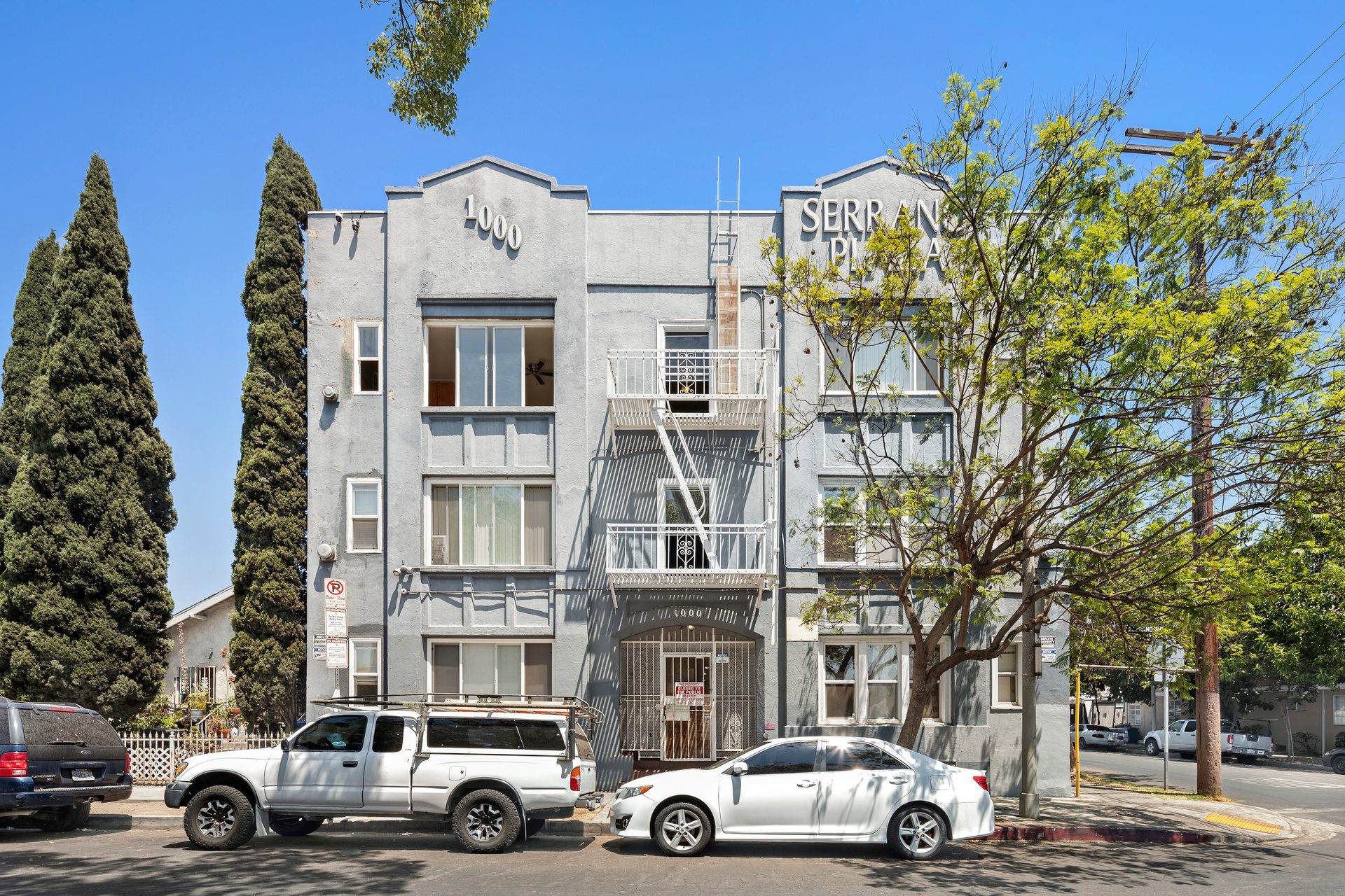 1000 n serrano - front of apartment complex