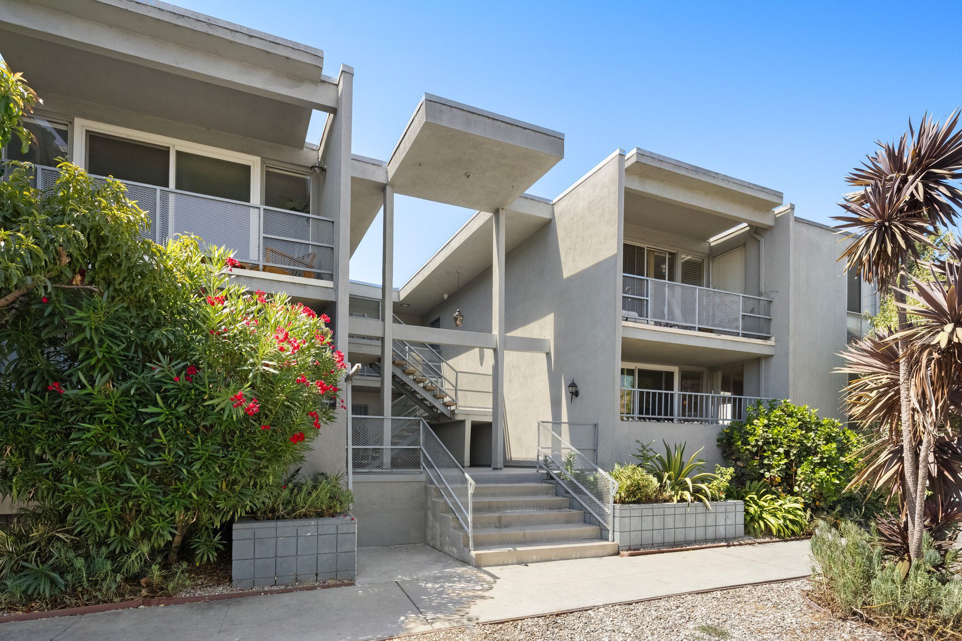 8638 cashio - front of apartment building