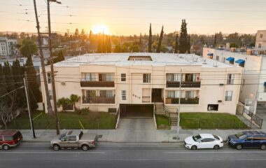 6819 laurel canyon - front of property